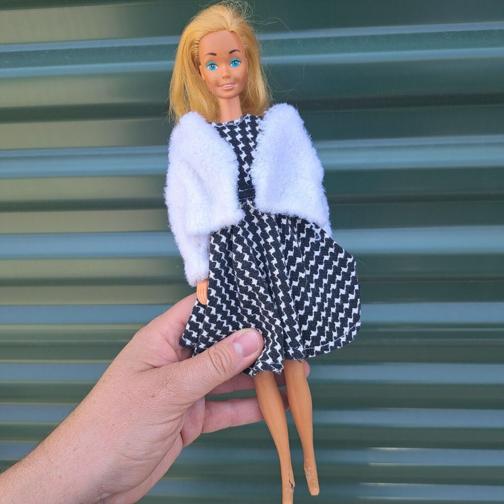 Vintage Malibu Sunset Twist n Turn Blonde Blue Barbie Doll 1966 Taiwan 60's FLAW